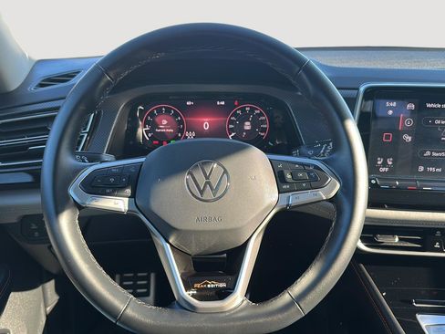 Certified 2025 Volkswagen Atlas Peak Edition SE AWD/4WD image 30