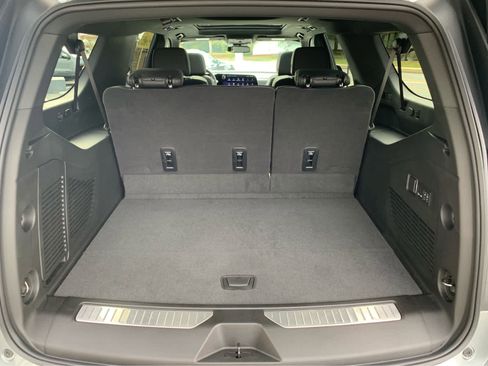 Used 2025 Chevrolet Suburban Z71 image 6