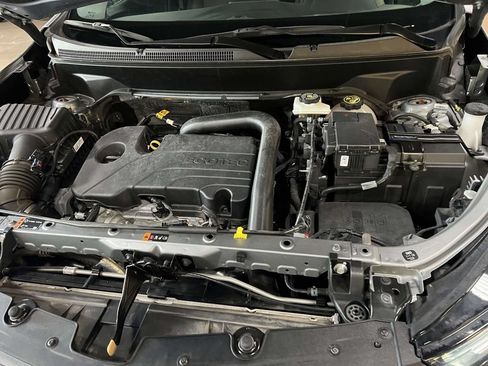 Used 2024 Chevrolet Equinox LT w/ LPO, Floor Liner Package FWD image 9