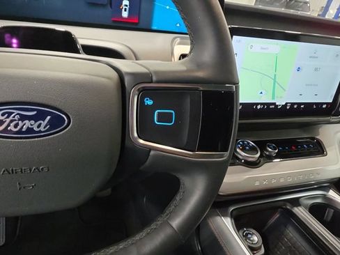 Used 2025 Ford Expedition Active AWD/4WD image 19