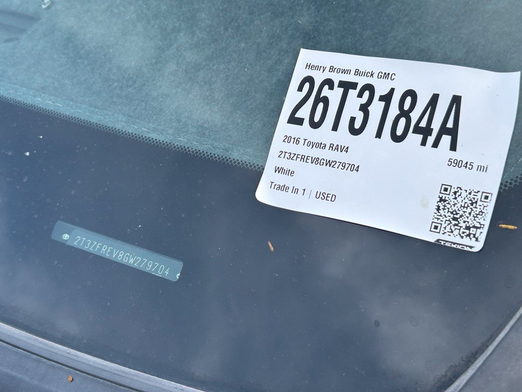Used 2016 Toyota RAV4 LE FWD image 3
