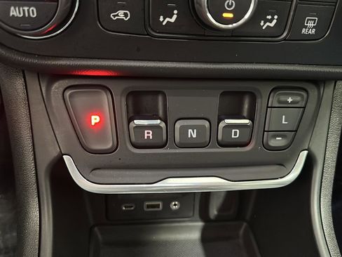 Used 2019 GMC Terrain SLT image 16