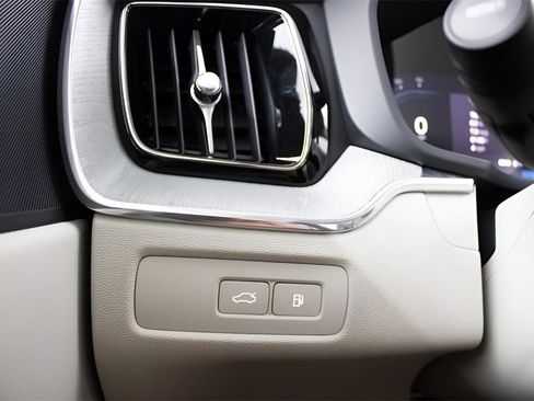 New 2025 Volvo XC60 T8 Plus w/ Protection Package Premier image 24