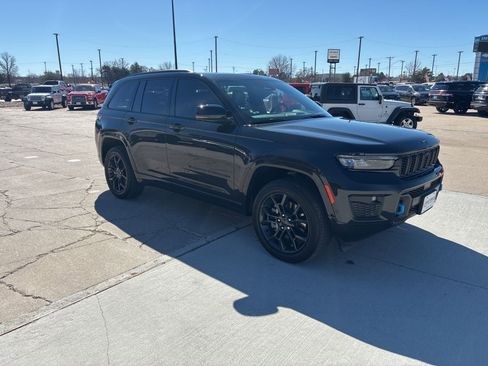 Used 2024 Jeep Grand Cherokee Limited 4xe image 9