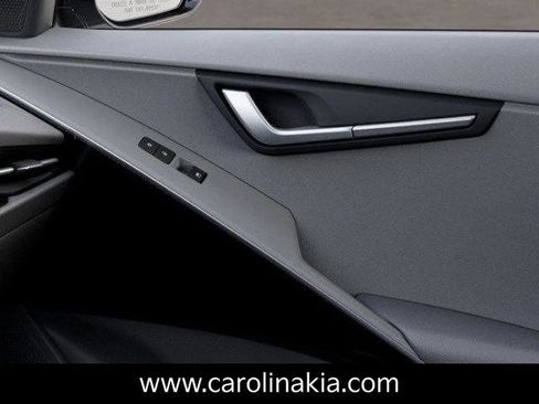 New 2025 Kia Niro EX Touring image 25