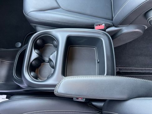 Used 2026 Chrysler Pacifica Select image 25