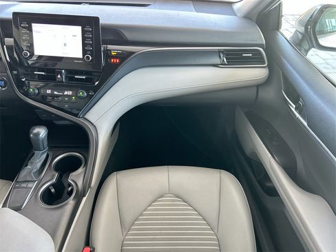 Used 2024 Toyota Camry SE image 37