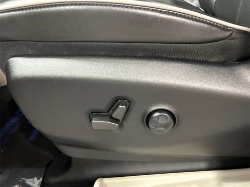 Used 2022 Chrysler Pacifica Limited image 16