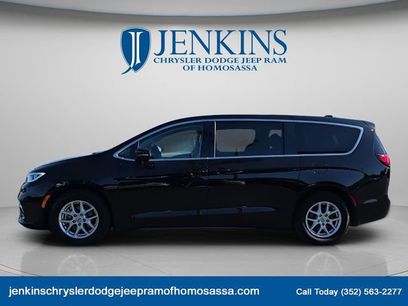 Used 2024 Chrysler Pacifica Touring-L
