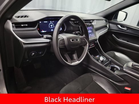 Used 2025 Jeep Grand Cherokee Altitude AWD/4WD image 13