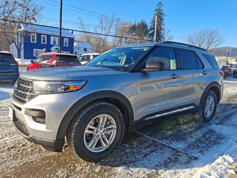 Used 2021 Ford Explorer XLT w/ Class III Trailer Tow Package image 3