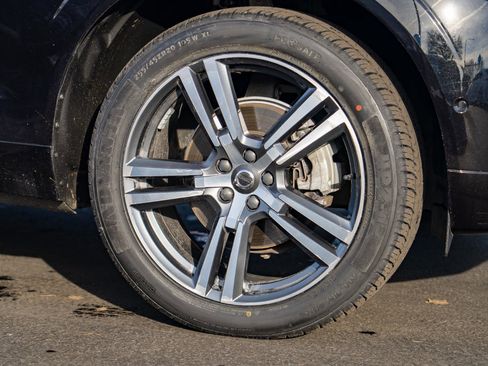 Used 2018 Volvo XC60 T5 Momentum w/ Convenience Package image 7