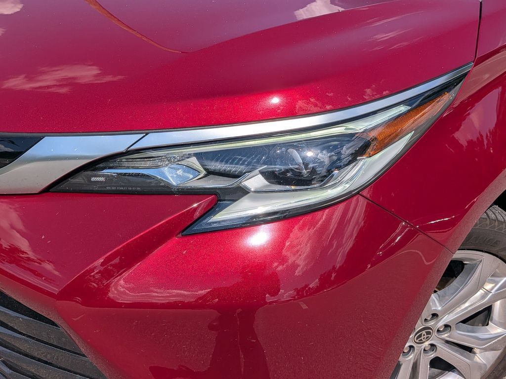 Used 2021 Toyota Sienna Platinum FWD image 7