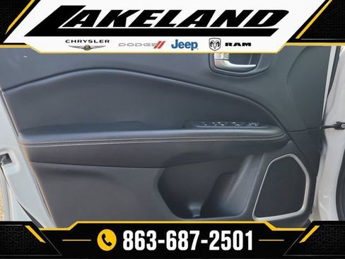 Used 2020 Jeep Compass Latitude FWD image 15