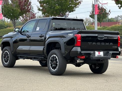 New 2025 Toyota Tacoma TRD Off-Road image 6