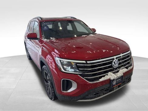 Used 2025 Volkswagen Atlas SE w/ Panoramic Sunroof Package image 9