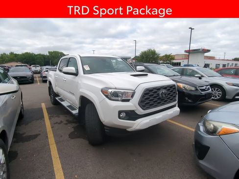Used 2021 Toyota Tacoma TRD Sport AWD/4WD image 3