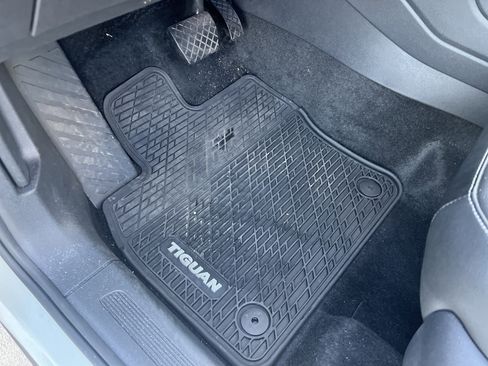 Certified 2023 Volkswagen Tiguan SE w/ Panoramic Sunroof Package image 15