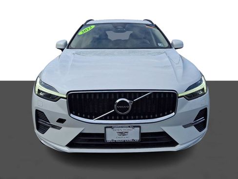 Used 2022 Volvo XC60 B5 Momentum w/ Climate Package AWD/4WD image 2