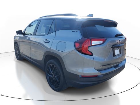 Used 2023 GMC Terrain SLE w/ Driver Convenience Package image 4