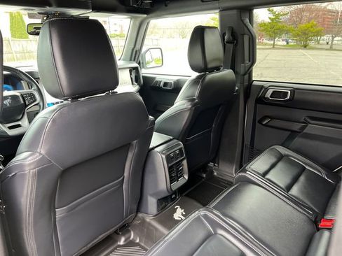 Used 2025 Ford Bronco Outer Banks w/ Sasquatch Package AWD/4WD image 28