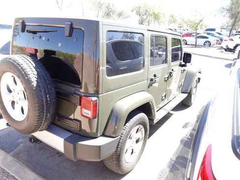 Used 2015 Jeep Wrangler Unlimited Sahara w/ Max Tow Package AWD/4WD image 3