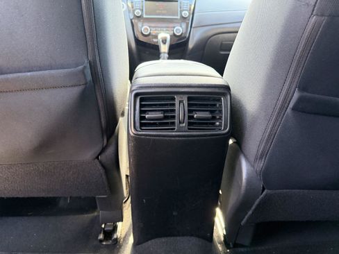 Used 2018 Nissan Rogue SV AWD/4WD image 17