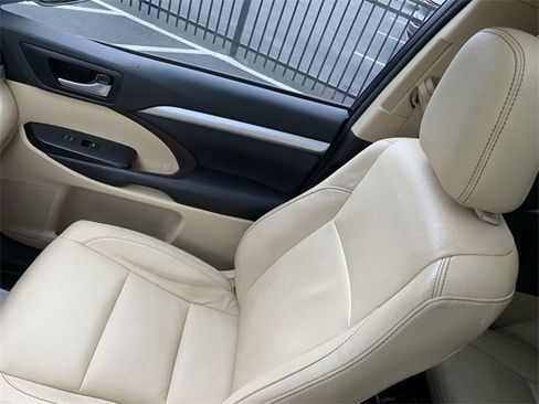 Used 2017 Toyota Highlander XLE image 30