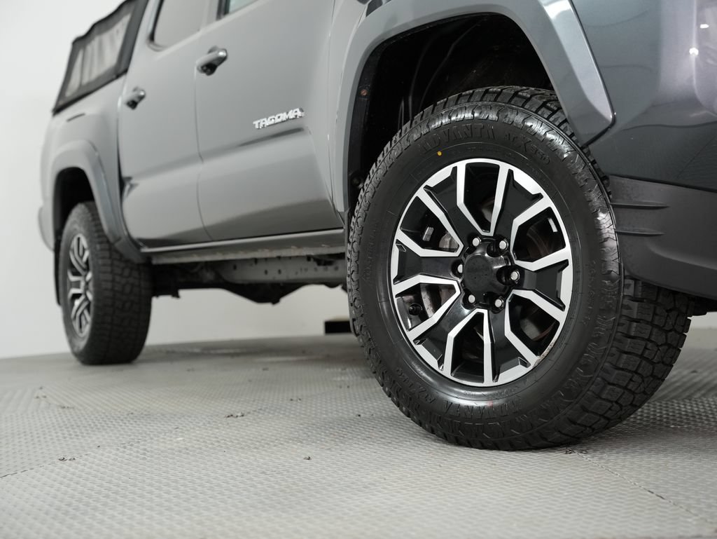 Used 2021 Toyota Tacoma TRD Sport w/ Technology Package AWD/4WD image 17