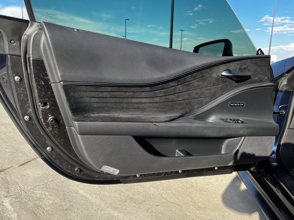 Used 2018 Lexus LC 500 Coupe w/ Touring Package RWD image 12
