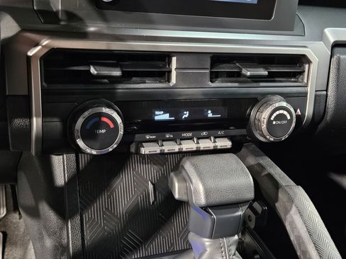 Certified 2025 Toyota 4Runner SR5 AWD/4WD image 31