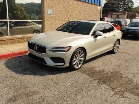 Used 2021 Volvo S60 T5 Momentum w/ Premium Package FWD image 3