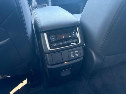 Used 2023 Subaru Ascent Limited AWD/4WD image 23