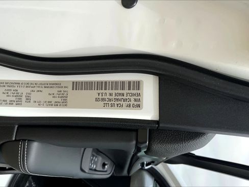 Certified 2024 Jeep Grand Cherokee Altitude image 18