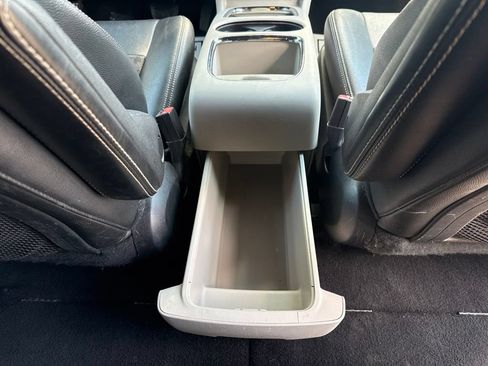 Used 2019 Dodge Grand Caravan SXT FWD image 32