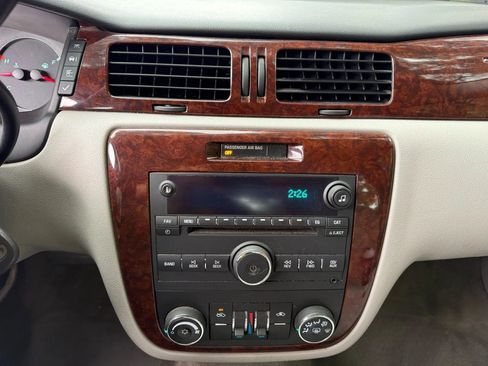 Used 2011 Chevrolet Impala LT FWD image 16