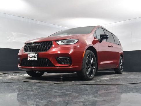New 2026 Chrysler Pacifica Select AWD/4WD image 47