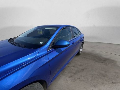 Used 2024 Volkswagen Jetta SE image 2