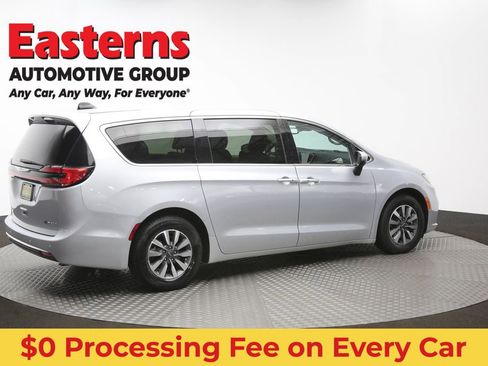 Used 2023 Chrysler Pacifica Touring-L FWD image 44