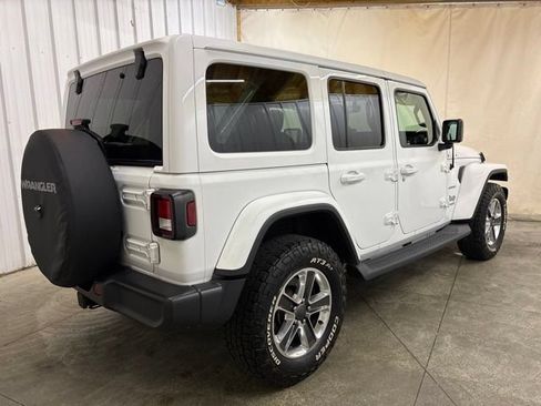 Used 2019 Jeep Wrangler Unlimited Sahara w/ Uconnect 4C Nav & Sound Group AWD/4WD image 9
