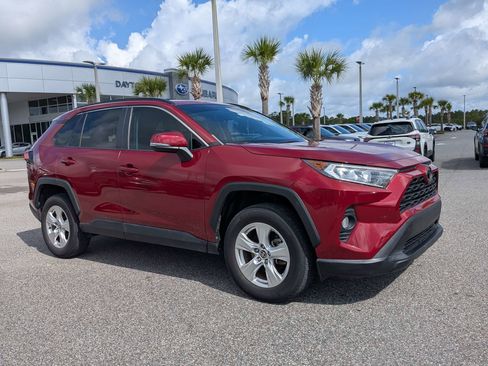 Used 2021 Toyota RAV4 XLE w/ Convenience Package FWD image 2