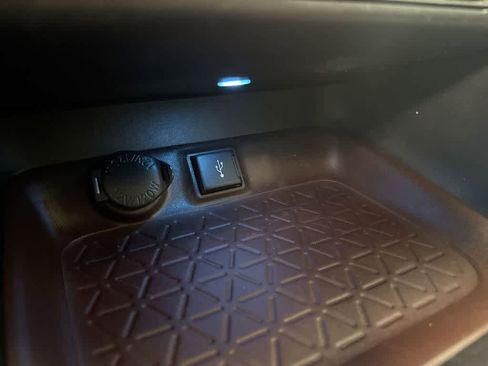 Used 2020 Toyota RAV4 Limited image 33