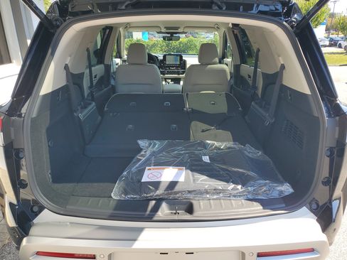 New 2025 Nissan Pathfinder SL image 5