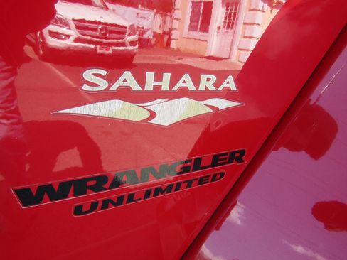 Used 2014 Jeep Wrangler Unlimited Sahara w/ Max Tow Package image 9