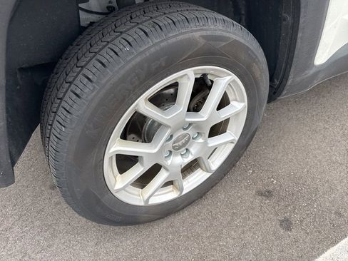 Used 2019 Jeep Renegade Latitude w/ Cold Weather Group AWD/4WD image 13