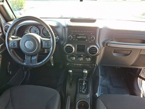 Used 2018 Jeep Wrangler Sport AWD/4WD image 16