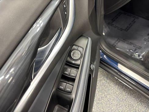 Used 2023 Buick Enclave Essence AWD/4WD image 33