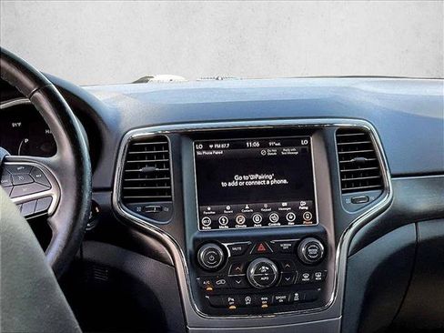 Used 2018 Jeep Grand Cherokee Altitude RWD image 8