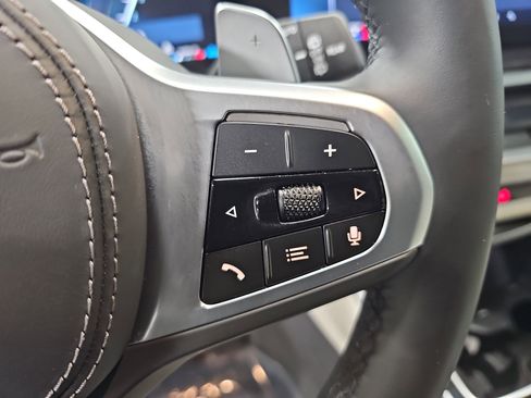 Used 2025 BMW X5 xDrive40i w/ M Sport Package image 19