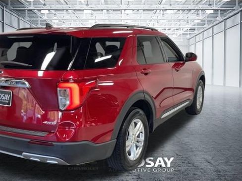 Used 2022 Ford Explorer XLT w/ Equipment Group 202A AWD/4WD image 9